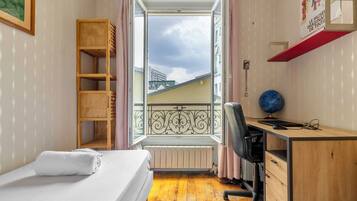 2 slaapkamers, een strijkplank/strijkijzer, reisbedje, gratis wifi