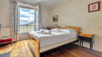 2 slaapkamers, een strijkplank/strijkijzer, reisbedje, gratis wifi