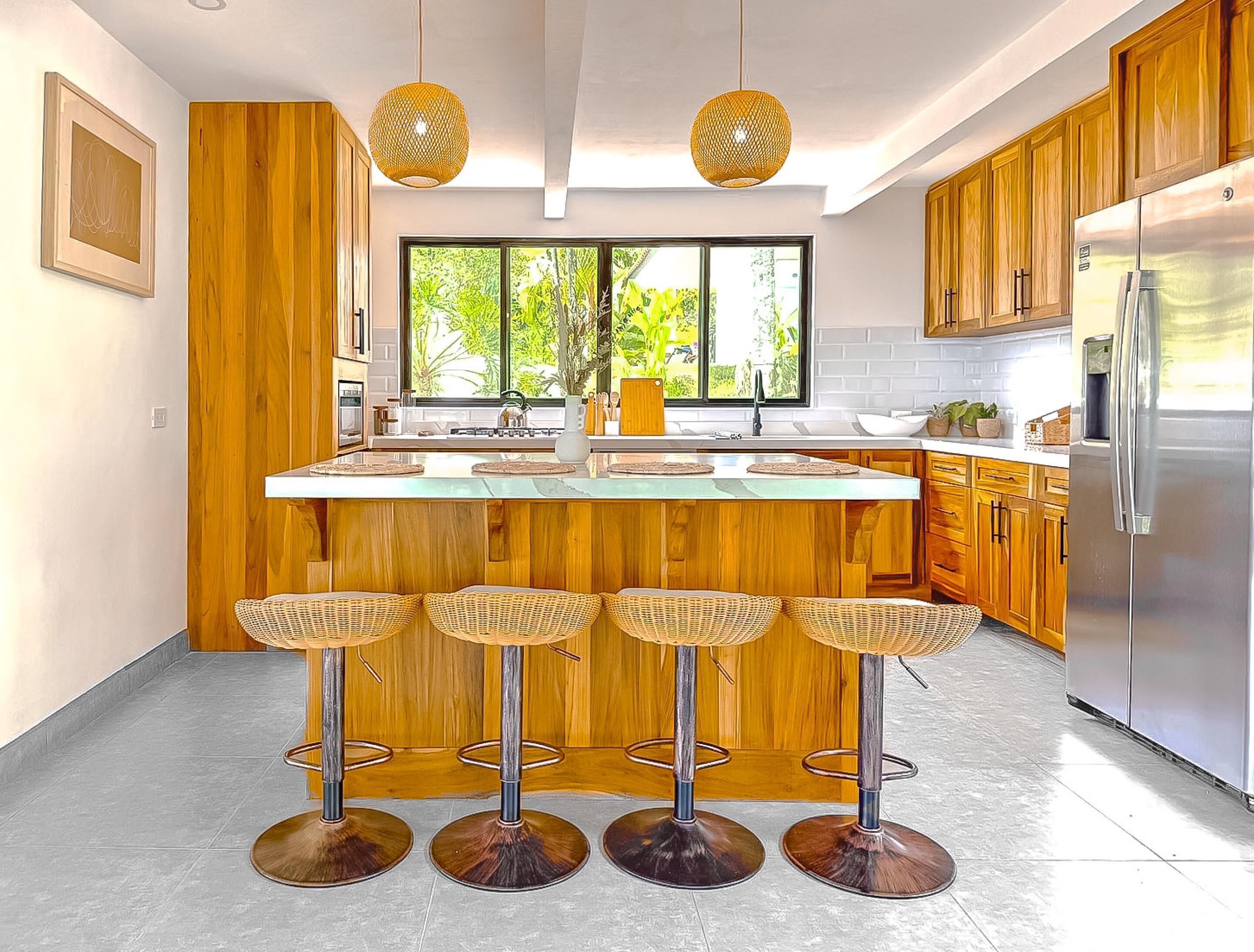 Luksustalo, merinäköala, vuorten lähellä | Yksityinen keittiö | Täysikokoinen jääkaappi, mikroaaltouuni, uuni, liesi