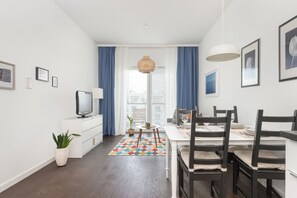 Lejlighed - 1 soveværelse - balkon | Spisning på værelset