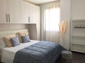 1 bedroom, iron/ironing board, travel crib, WiFi