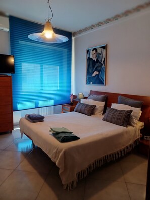 3 bedrooms, desk, iron/ironing board, free WiFi