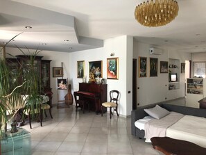 3 Schlafzimmer, Schreibtisch, Bügeleisen/Bügelbrett, kostenloses WLAN