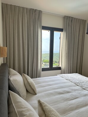 4 Schlafzimmer, Schreibtisch, Bügeleisen/Bügelbrett, Reisekinderbett
