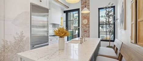 Refrigerador, microondas, horno, placa de cocina