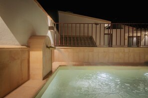 Piscine extérieure (ouverte en saison)