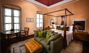 Habitación cuádruple familiar | Ropa de cama de alta calidad, minibar, caja fuerte