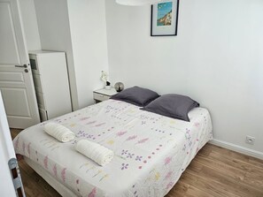 2 chambres, fer et planche à repasser, Wi-Fi, draps fournis