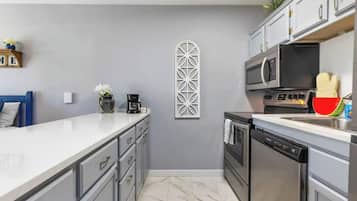 Coffee/tea maker, fridge, microwave, oven