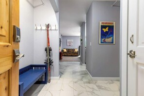 Interior - Mountain Condo w/ City View & Free Parking (Breckenridge)
