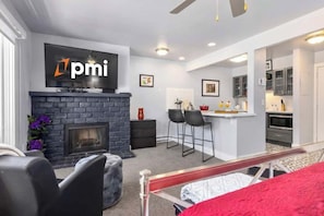 Interior - Cozy Condo with Views, Hot Tub & Great Location (Breckenridge)
