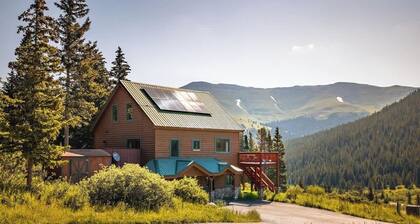 Bring Fido! Private Retreat with Hot Tub & Views