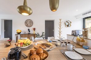 Free daily continental breakfast - La Clairière aux Chênes (Treillieres)