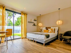 Kamar Single Deluks | Meja kerja, ruang kerja ramah laptop, kedap suara, dan Wi-Fi gratis