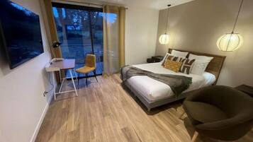 Bureau, espace de travail pour ordinateur portable, Wi-Fi gratuit