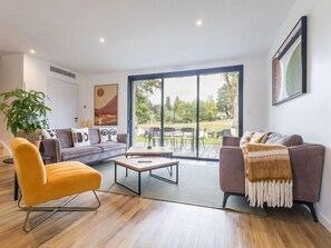 Lobby sitting area - La Clairière aux Chênes (Treillieres)