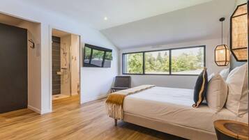 Desk, laptop workspace, free WiFi