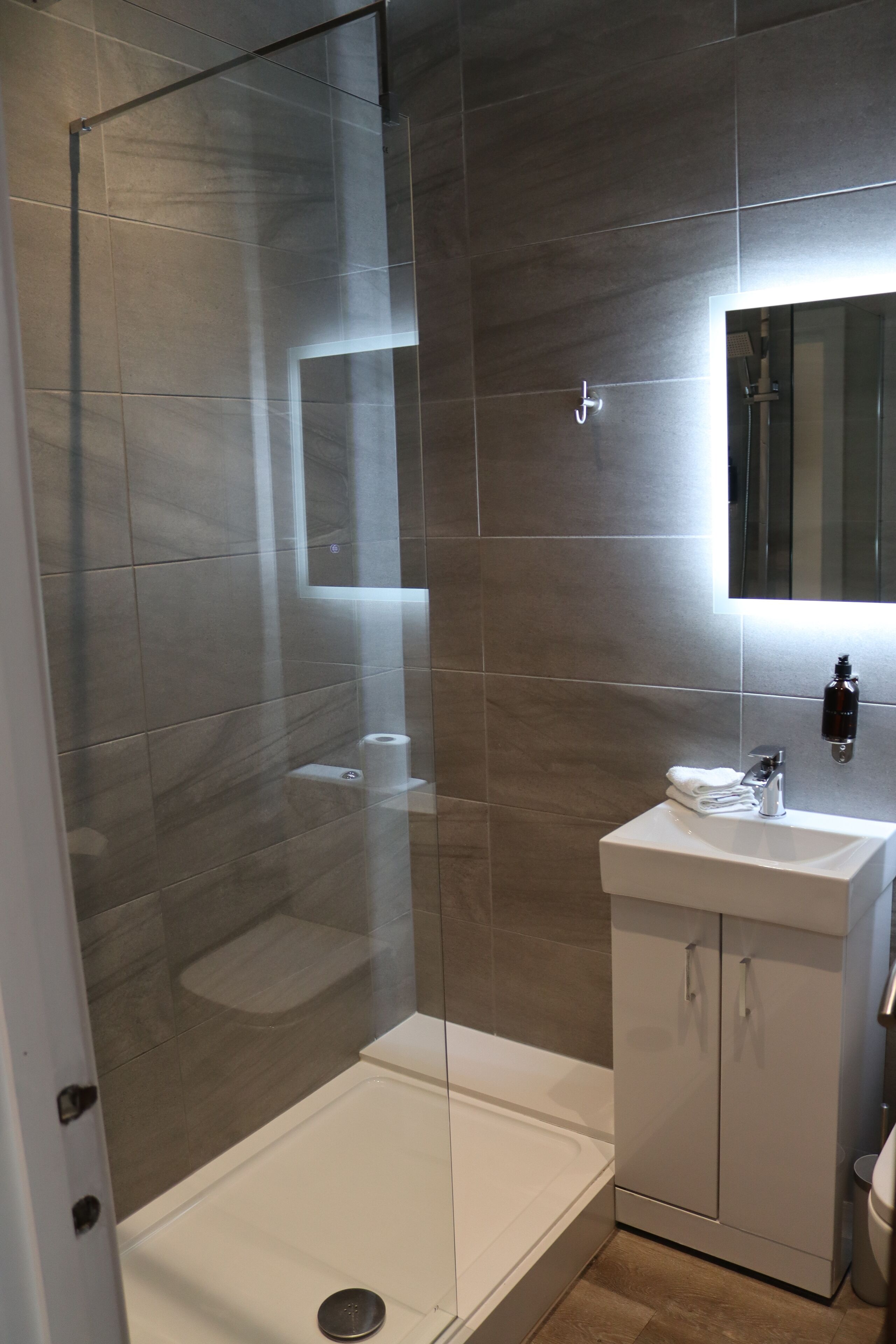 Twin Room | Bathroom