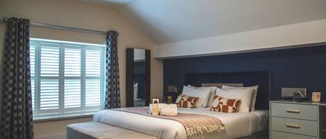 Suite, City View | 1 bedroom, iron/ironing board, free WiFi, bed sheets