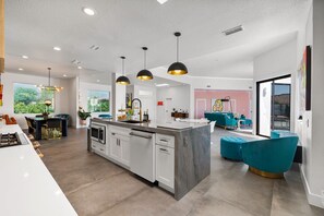 المنشأة من الداخل