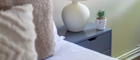 2 kamar tidur dan setrika/meja setrika