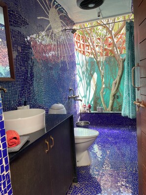 Ducha, artículos de higiene personal ecológicos, toallas y jabón