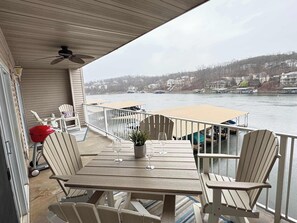 Outdoor dining - Lakefront 2 Bedroom Condo Close to Amphitheater (Camdenton)