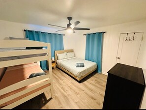 2 chambres, fer et planche à repasser, Wi-Fi, draps fournis