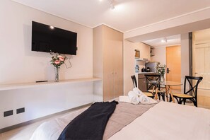 Iron/ironing board, WiFi, bed sheets
