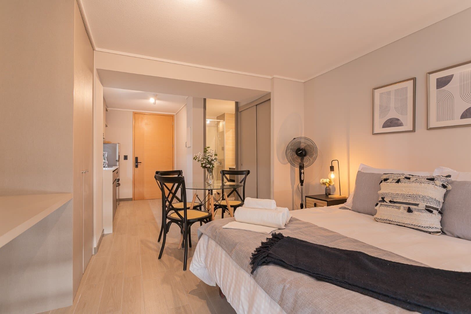 Iron/ironing board, WiFi, bed sheets
