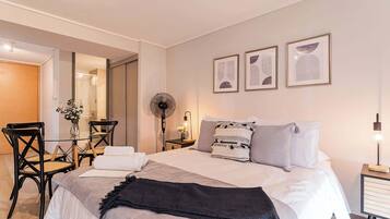 Iron/ironing board, WiFi, bed sheets