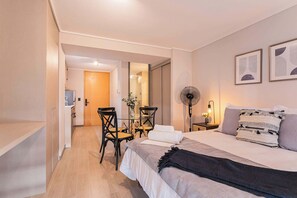 Iron/ironing board, WiFi, bed sheets