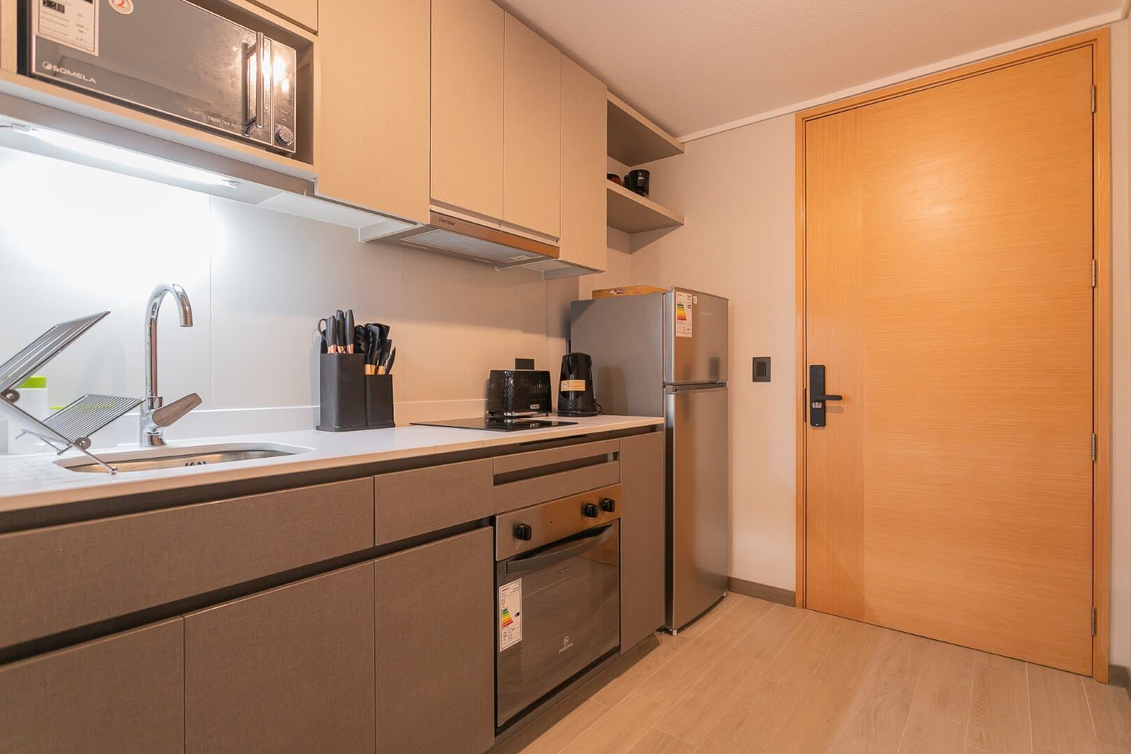 Fridge, microwave, oven, stovetop