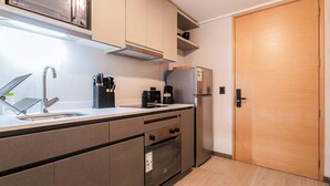 Kaffetrakter/tekoker, kjøleskap, mikrobølgeovn og ovn