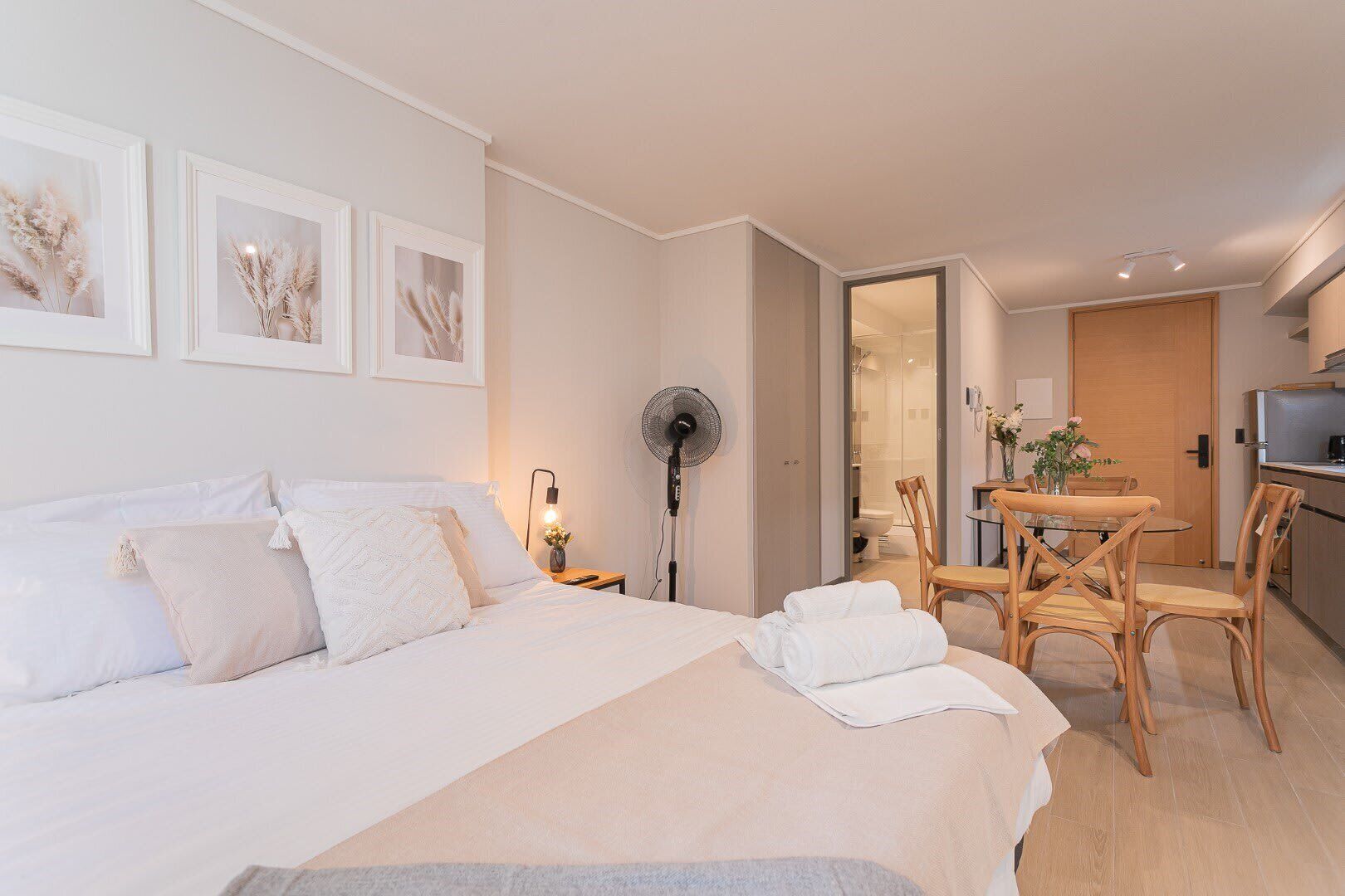 Iron/ironing board, WiFi, bed sheets