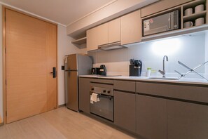 Fridge, microwave, oven, stovetop - Cozy Studio in the Heart of Nunoa Perfect for Two (Ñuñoa)