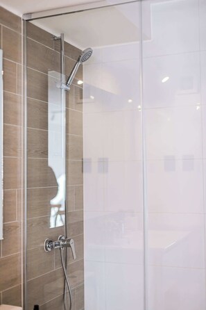 Shower, hair dryer, towels, shampoo - Cozy Studio in the Heart of Nunoa Perfect for Two (Ñuñoa)
