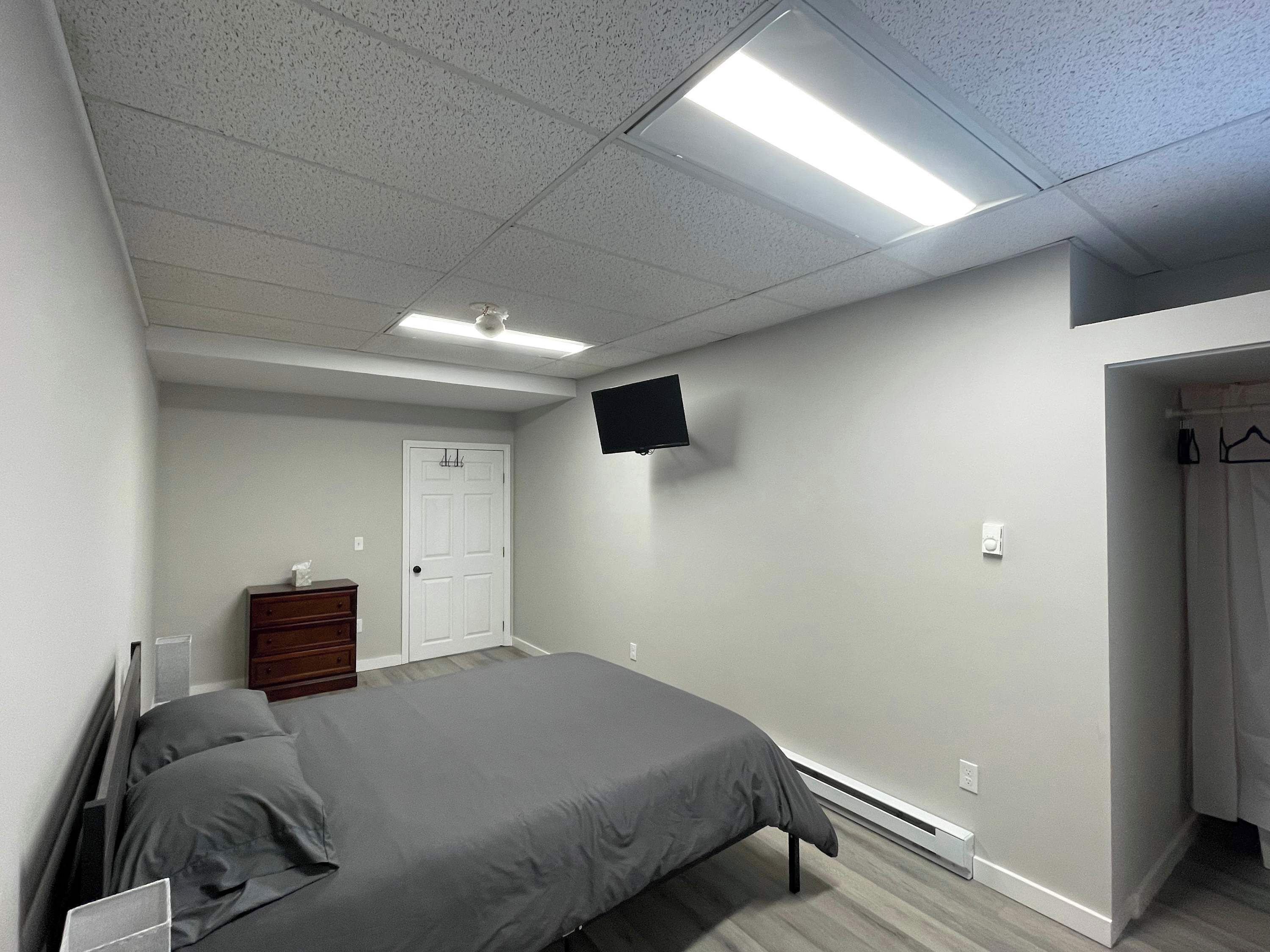 1 bedroom, desk, WiFi, bed sheets