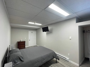 1 bedroom, desk, WiFi, bed sheets