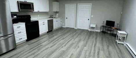 Kylskåp, mikrovågsugn, ugn och spishäll