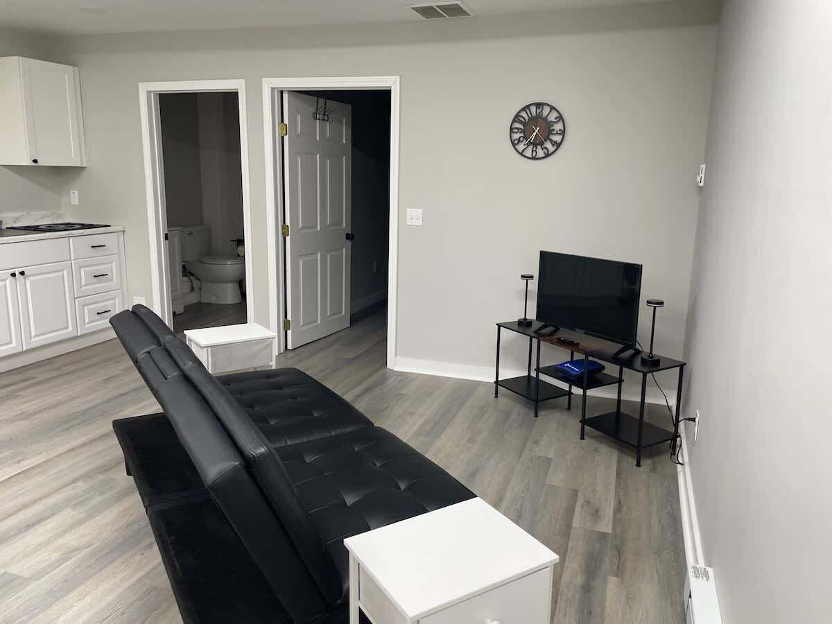 Televisión y oficina 