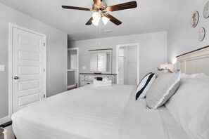 3 bedrooms, desk, iron/ironing board, WiFi