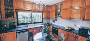 Private kitchen - Salty Sunset Holiday Home (Limassol)