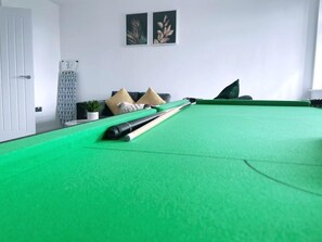 Games room - Heart of Hull|Netflix|Snooker Table|City Centre (Kingston upon Hull)