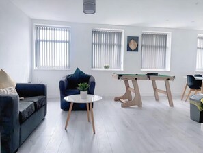 Games room - Heart of Hull|Netflix|Snooker Table|City Centre (Kingston upon Hull)