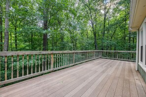 Terrace/patio - Cozy 3Br Lake Retreat with Backyard & Fire Pit (Mineral)