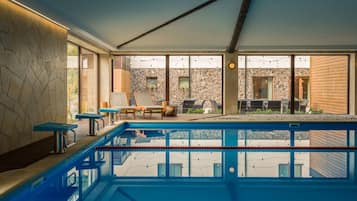 Sauna, hot tub, steam room, hot stone massages, deep-tissue massages