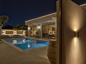 Outdoor pool, a heated pool