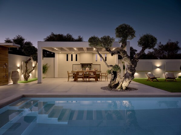 Outdoor pool, a heated pool