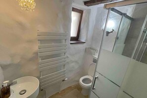 Bathroom - 1800 Year Watermill 5-bed Farm House in Penaguila (Penaguila)